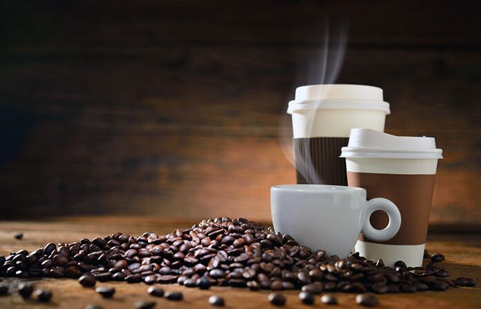 café en tant que produit interdit tout en prenant des vitamines pour améliorer